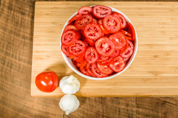 Bowl of sliced tomatoes and garlic