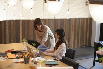 Fototapeta premium Women are working in trendy offices