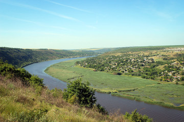 Fototapeta na wymiar Вид на реку Днестр, Молдова