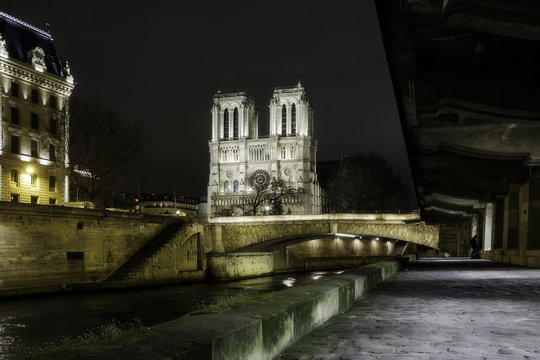 Front view of Notre Dame de Paris, France