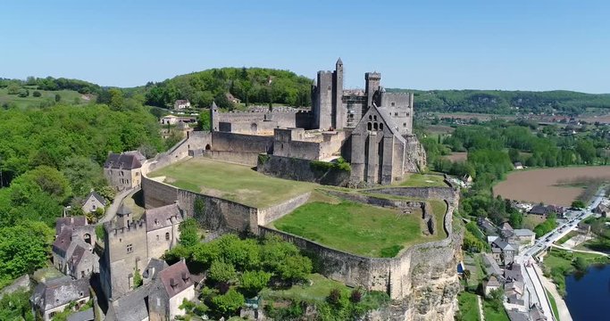 France, Village of Beynac et Cazenac, Labelled Most beautiful villages of France. the medieval Castle above the Dordogne Valley