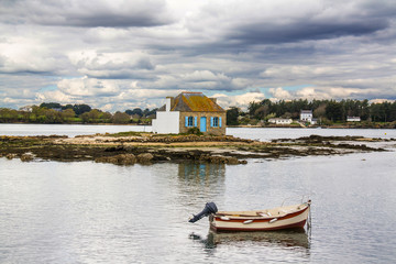 Maison isol&eacute;e sur l'&icirc;lot de Nichtargu&eacute;r, Saint Cado, belz, Morbihan, Bretagne, France
