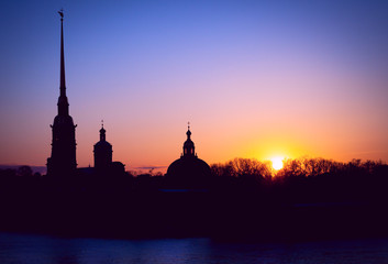 Fototapeta premium The outline of the Peter and Paul fortress in Saint-Petersburg during the white nights