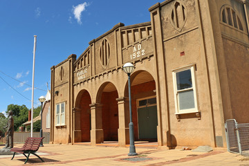 The Landsborough Public Hall (1922) is an imposing building with three arches at is entrance. The statue is of William Landsborough, after whom the town was named