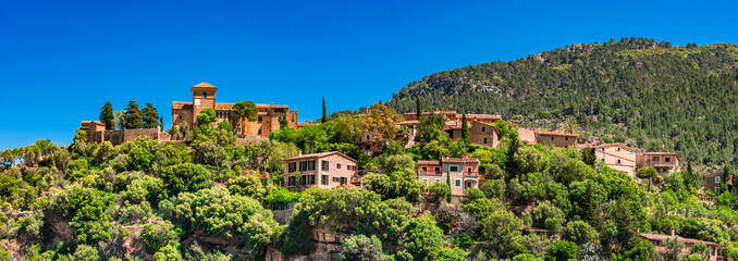 Spanien Landschaft Serra de Tramuntana Panorama Anblick Berg Dorf Deia Mallorca