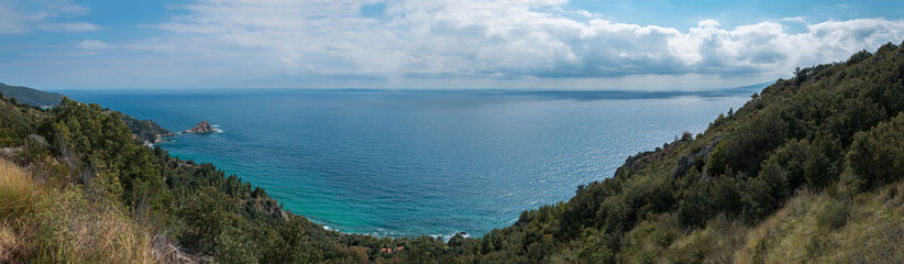 Panorama costiero visto dal monte Argentario