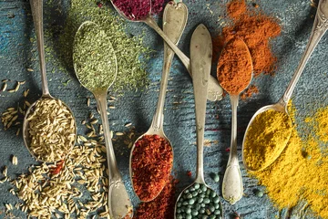 Keuken spatwand met foto Spices and herbs on wooden background © sebra
