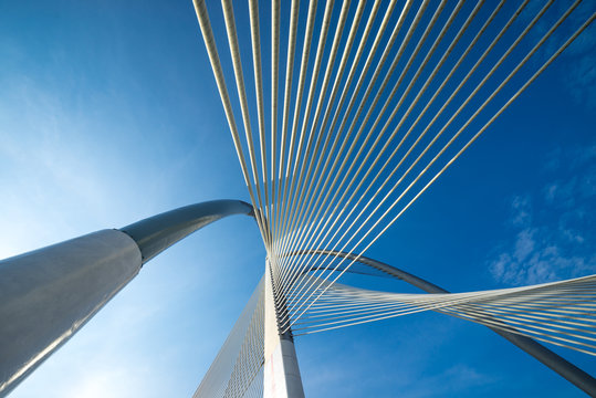Seri Wawasan Bridge is a cable-stayed bridge. The main span, 165m long, is supported by 30 pairs of forward stay cables