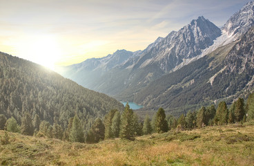 Fototapeta premium Wunderschöner herbst in Berglandschaft