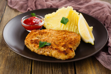 Turkey schnitzel with mashed potatoes