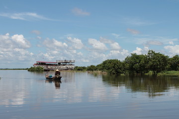 People on the Lake Tonlé Sap