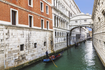 Obraz premium Gondolas floating on the canal in Venice, Italy