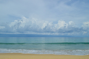 Fototapeta na wymiar Sea beach with waves and Clouds_