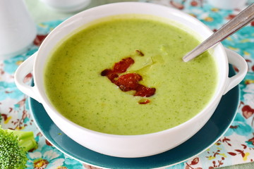 A bowl of a creamy broccoli soup with crunchy bacon. Healthy food. Healthy eating concept