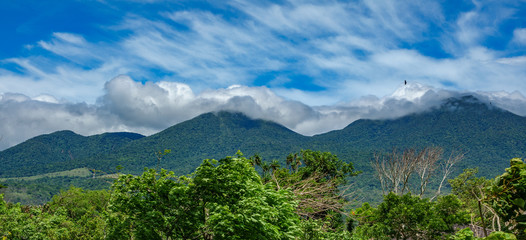 Fototapeta na wymiar Rincon de la vieja vulcano and clouds