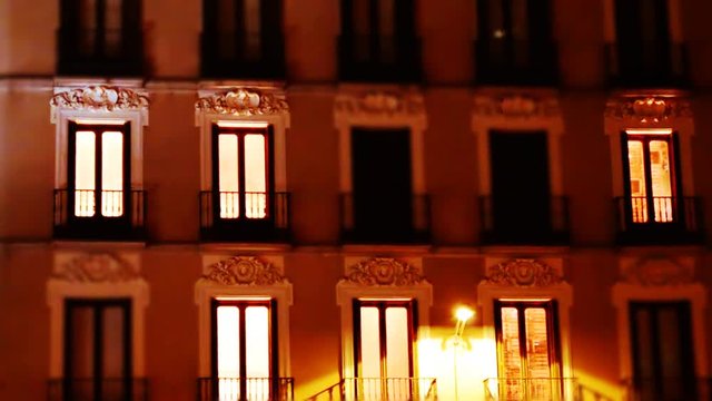 Hotels in Madrid.	Vacant rooms in hotel.