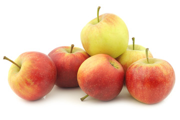 Fototapeta na wymiar fresh red and yellow apples on a white background