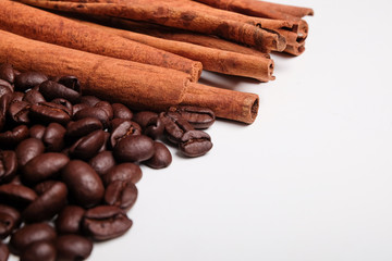 Obraz na płótnie Canvas Coffee beans and cinnamon sticks.