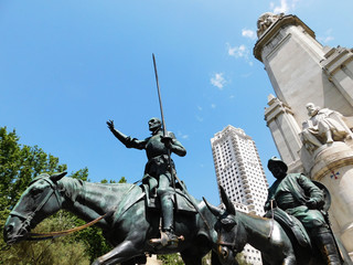 Fototapeta na wymiar Madrid Square Sancho Panza Don Quijote