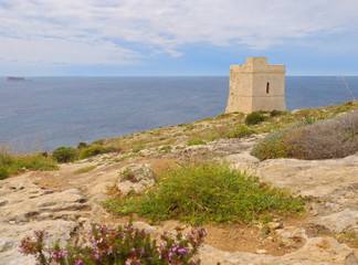 Fototapeta na wymiar Mittelalterlicher Wachturm bei Hagar Quim / Malta