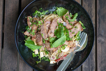 grilled pork neck with thai spices sauce