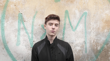 Obraz premium portrait of a young man in front a sprayed heart