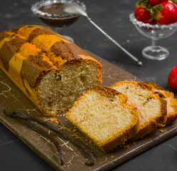 Vanilla-chocolate biscuit cake