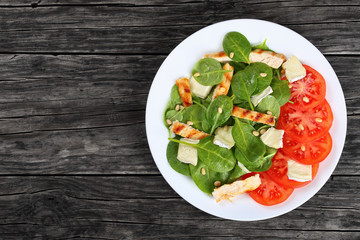 spinach, grilled chicken breast, tomato salad