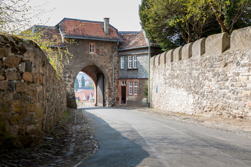Fototapeta na wymiar Eingangstor der Burg Friedberg in Hessen