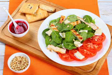 spinach, grilled chicken breast, tomato salad