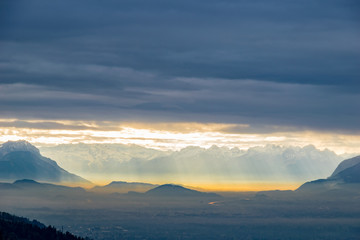 Bergpanorama mit Blick auf den Rhein