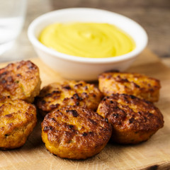 Minifrikadelle mit Senf - Meatball with mustard