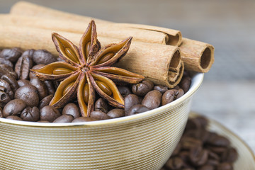 Coffee, coffee beans, food, flavor, brown beans, wood background, spices, star anise, star, enjoy, good times, beverages, characteristics,black, black, breakfast, breakfast, coffee color,