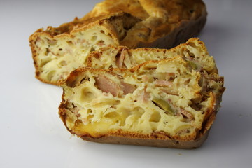 Cake salé au olives et jambon