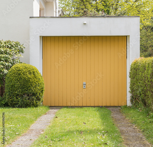 "Gelbes Garagentor" Stock photo and royalty-free images on Fotolia.com
