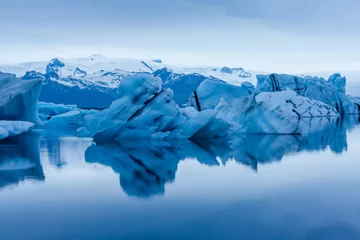 Crédence de cuisine en verre imprimé Glaciers Iceberg dans la lagune glaciaire de Jokulsarlon en Islande