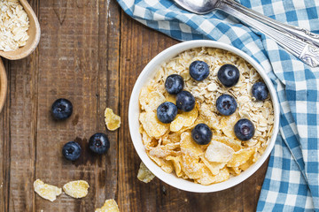 Breakfast: oatmeal with blueberries