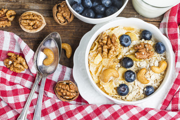 Breakfast: oatmeal with blueberries