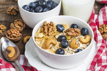 Breakfast: oatmeal with blueberries