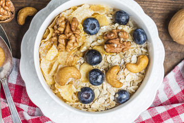 Breakfast: oatmeal with blueberries