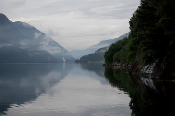 Obraz premium Norway - ideal fjord reflection in clear water