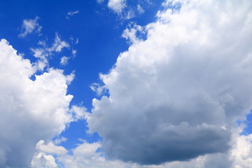 Obraz na płótnie Canvas blue sky with big cloud and raincloud, art of nature beautiful and copy space for add text