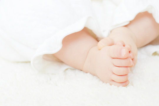 乳児の足