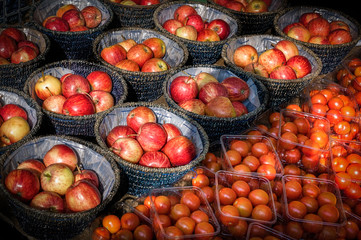apples and tomatos