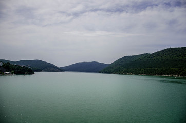 Obraz premium Mountain lake with nice green water