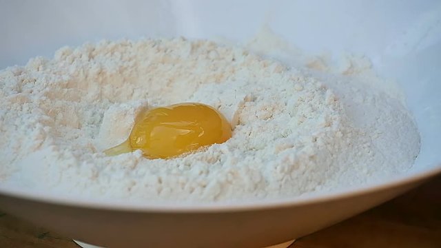 Edding egg yolk on flour