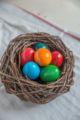 Osternest mit Ostereiern 