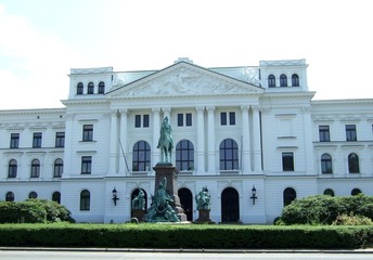 Obraz premium Hamburg: Rathaus Altona