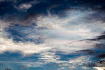 Obraz premium colorful dramatic sky with cloud at sunset