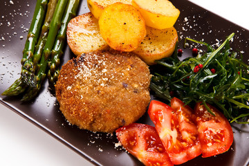Fried steak with asparagus